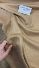 Load and play video in Gallery viewer, Cappotto beige cammello: 70€/m