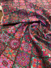 Carica l'immagine nel visualizzatore di Gallery, Cotone disegno ornamentale fucsia: 24€/m