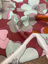 Load image into Gallery viewer, Mussola di cotone floreale: €24/mtl