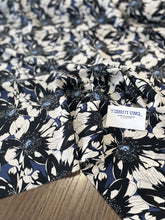 Load image into Gallery viewer, Seta fiore blu: 49€/m