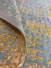 Load image into Gallery viewer, Jacquard misto colore pistacchio con oro: 35€/m

