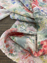 Carica l'immagine nel visualizzatore di Gallery, Seta crepe floreale pastello: 49€/m