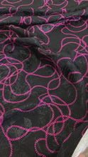Load and play video in Gallery viewer, Viscosa raso jacquard nero fucsia: 18€/m
