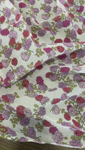 Carica e avvia il video nel visualizzatore di galleria, Mussola seta cotone disegno floreale: 24€/m
