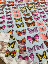 Carica l&#39;immagine nel visualizzatore di Gallery, Lycra azzurra con farfalle taglio unico 1.1m

