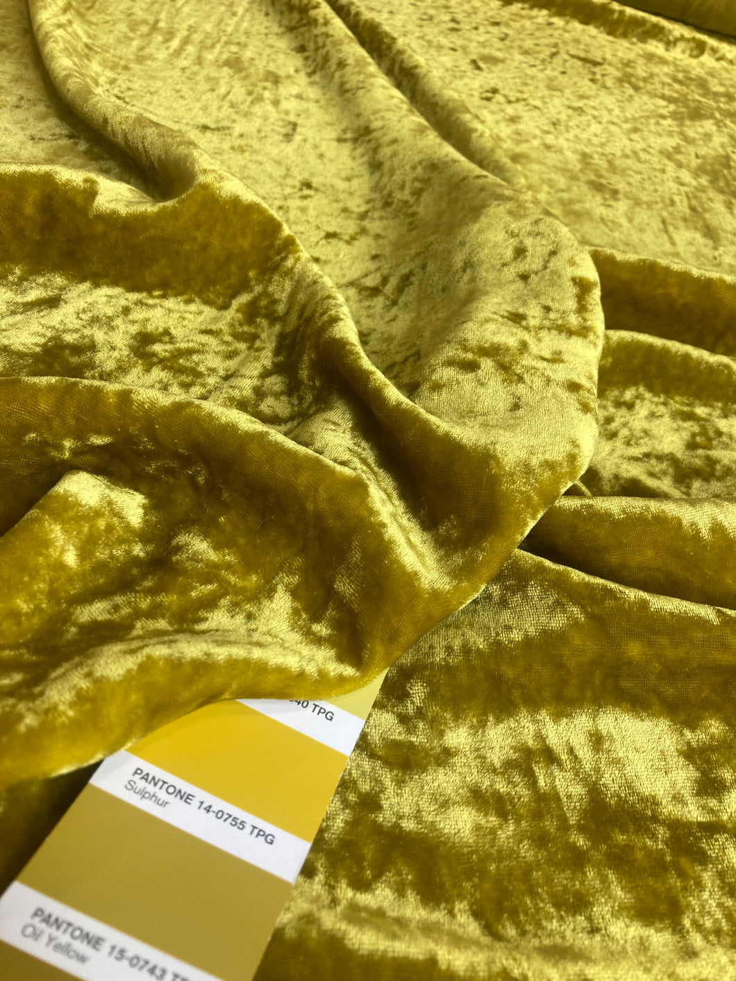 Velluto di viscosa colore oil giallo: 28€/m