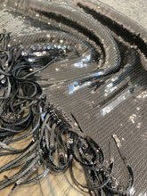 Load image into Gallery viewer, Paillettes nero taglio unico 1.7- 75€

