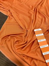 Load image into Gallery viewer, Maglia di seta arancione: 38€/m
