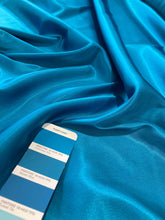 Carica l&#39;immagine nel visualizzatore di Gallery, Tessuto misto azzurro : 26€/m
