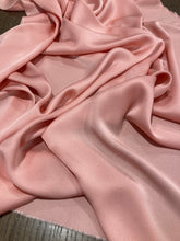 Carica l&#39;immagine nel visualizzatore di Gallery, Crepe cady viscosa rosa: €33/mtl
