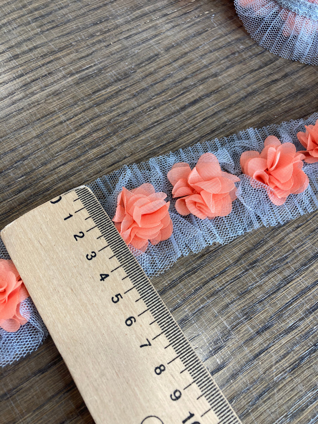 Passamaneria elasticizzata tulle con fiori colore pesca: 10€/m